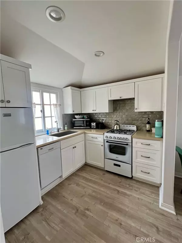 Newport Beach, CA 92662,207 1/2 Emerald AVE