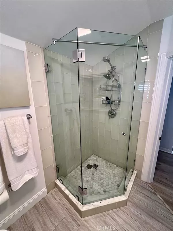 Newport Beach, CA 92662,207 1/2 Emerald AVE