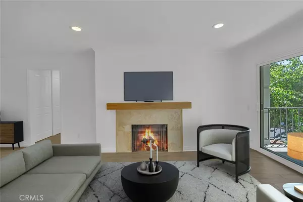 Newport Beach, CA 92663,200 Mcneil LN #204