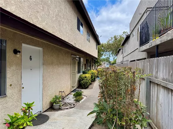 Santa Ana, CA 92703,810 S Flower ST