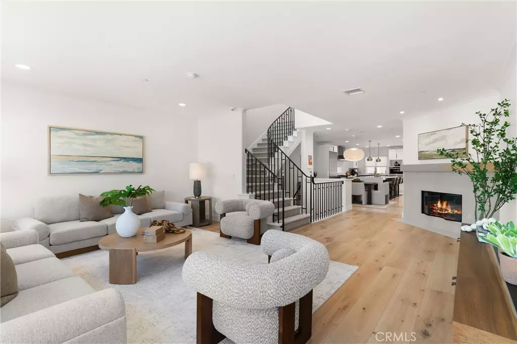 Corona Del Mar, CA 92625,302 Carnation AVE