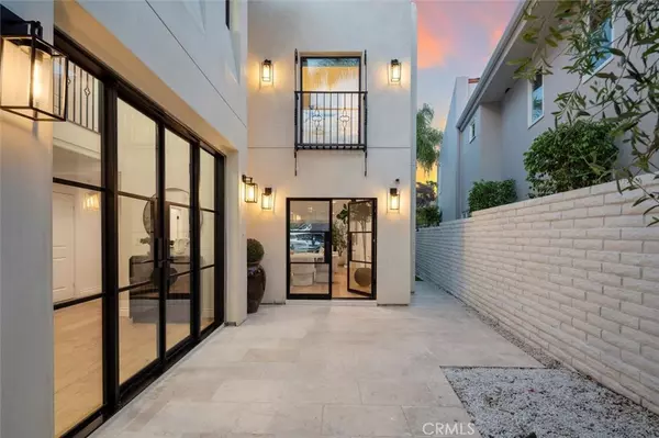 Newport Beach, CA 92660,3 Linda Isle