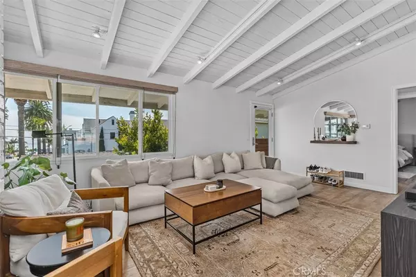 Corona Del Mar, CA 92625,303 Marguerite AVE #C