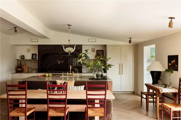 Costa Mesa, CA 92626,1714 Labrador DR