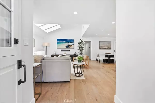 Costa Mesa, CA 92627,2042 Aliso AVE