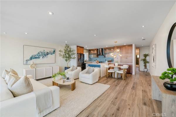 Long Beach, CA 90803,3901 E Livingston DR #402