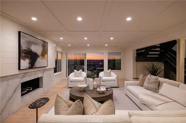 San Clemente, CA 92672,303 E Avenida Cordoba