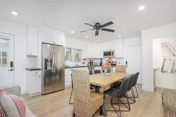 Newport Beach, CA 92663,215 32nd ST