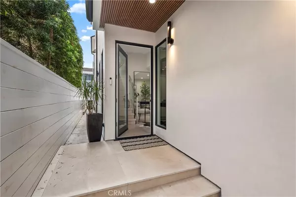 Corona Del Mar, CA 92625,508 1/2 Acacia