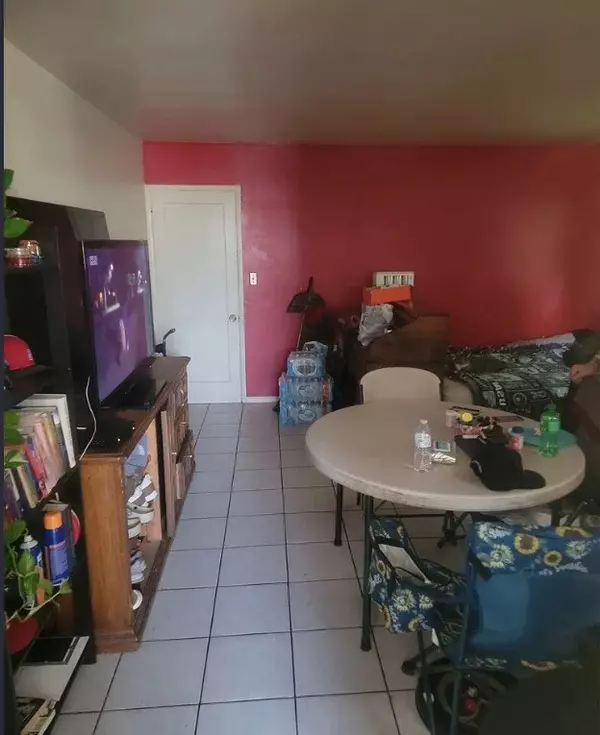 Anaheim, CA 92805,208 S Illinois