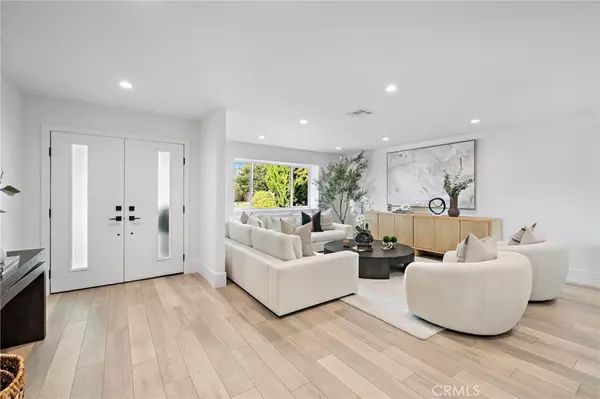 Huntington Beach, CA 92649,5262 Glenroy Dr