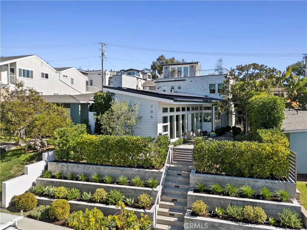 Corona Del Mar, CA 92625,706 Poinsettia