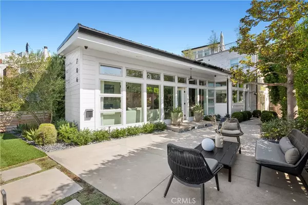 Corona Del Mar, CA 92625,706 Poinsettia