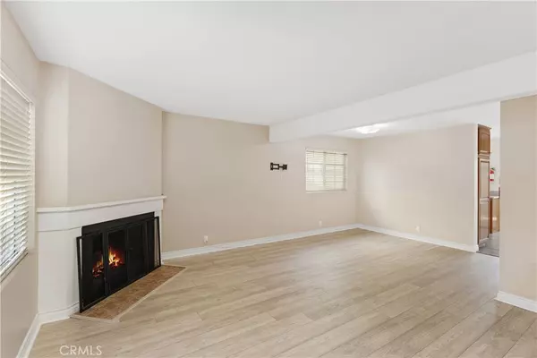 Irvine, CA 92614,7 Thicket