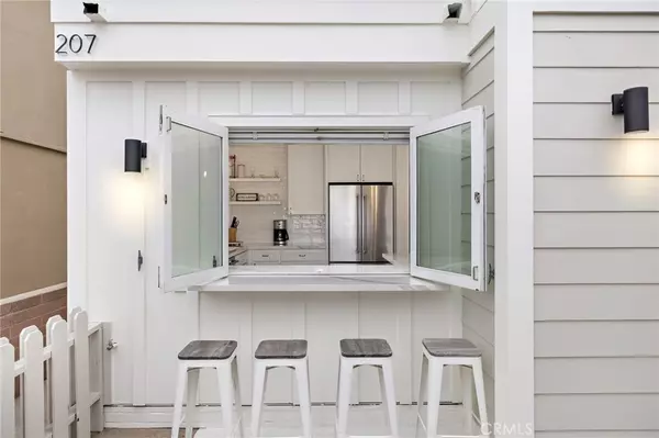 Newport Beach, CA 92663,207 40th ST