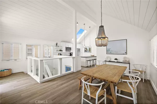 Newport Beach, CA 92663,207 40th ST #2