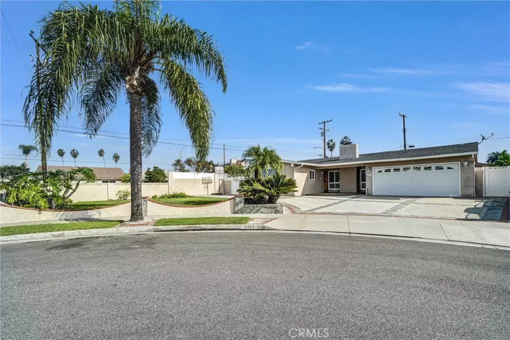 Huntington Beach, CA 92647,16502 Loire