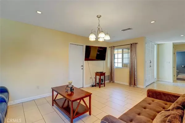 Chatsworth, CA 91311,10401 Hanna