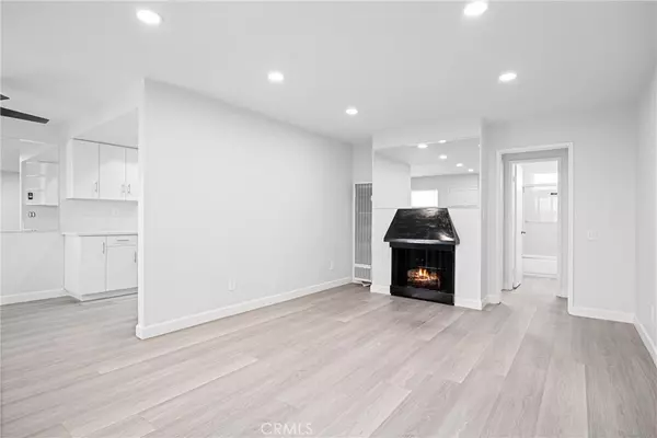 Huntington Beach, CA 92648,114 10th #B