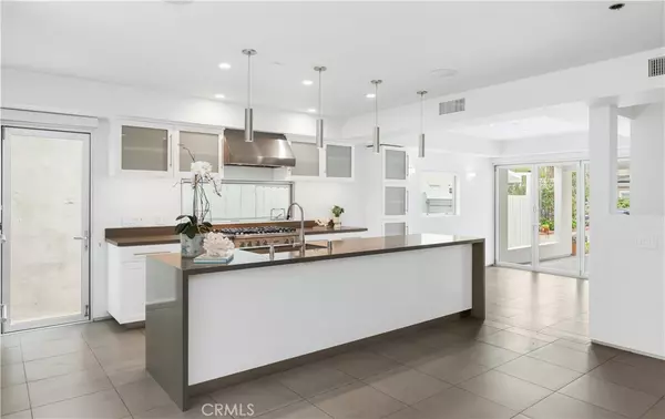 Corona Del Mar, CA 92625,2618 Cove ST