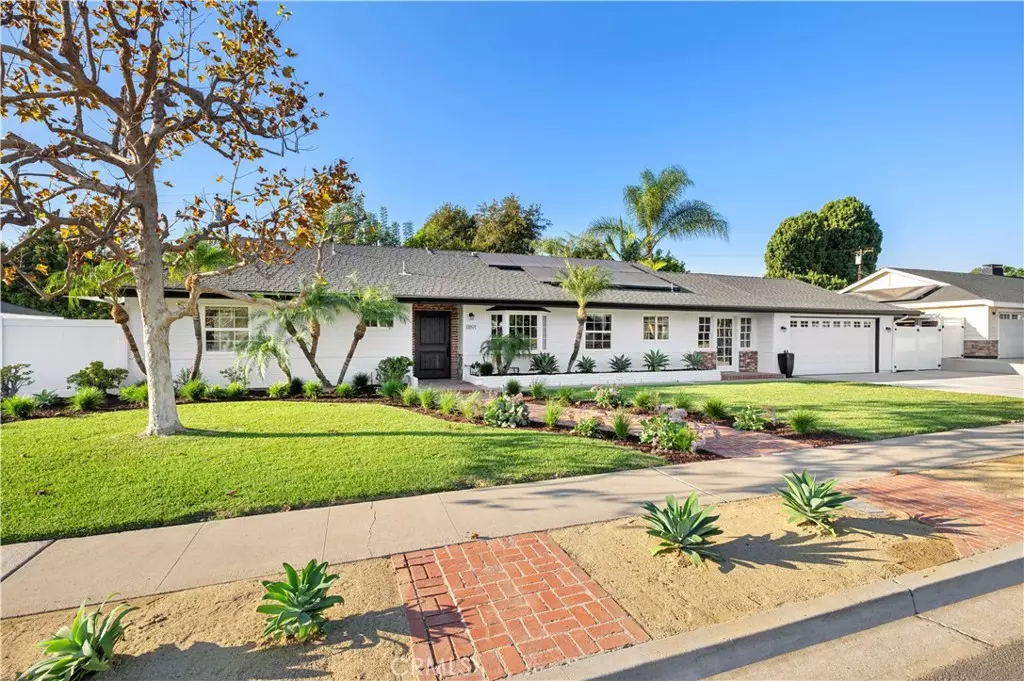 North Tustin, CA 92705,11891 Gladstone DR