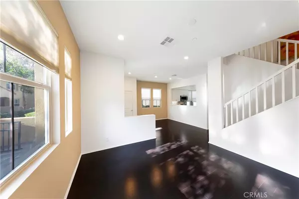 Irvine, CA 92618,90 Hedge Bloom