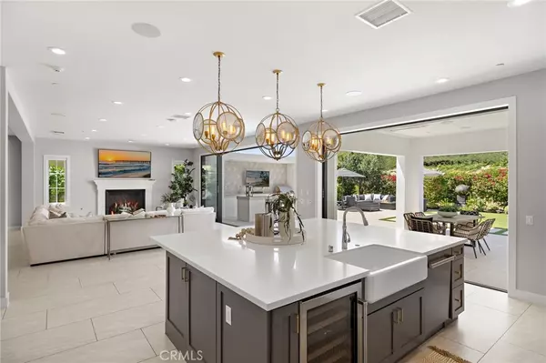 Irvine, CA 92618,93 Interstellar