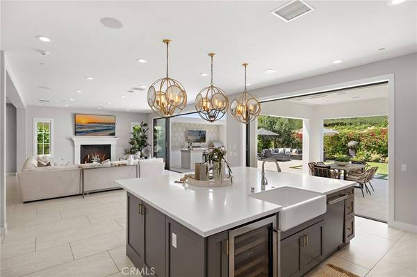 Irvine, CA 92618,93 Interstellar