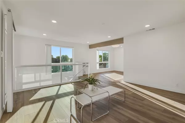 Laguna Beach, CA 92651,372 Locust