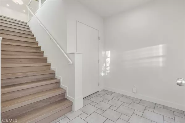 Laguna Beach, CA 92651,372 Locust