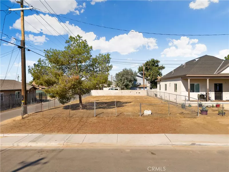 1018 Gage ST, Bakersfield, CA 93305