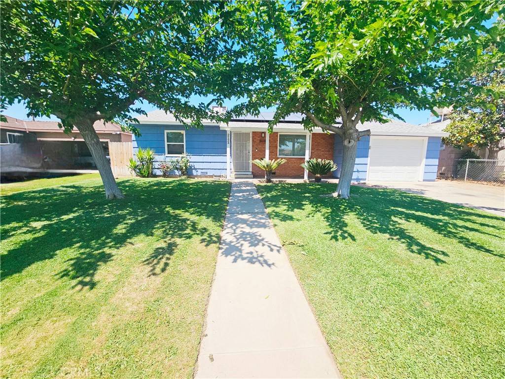 2124 Shamrock WAY, Bakersfield, CA 93304