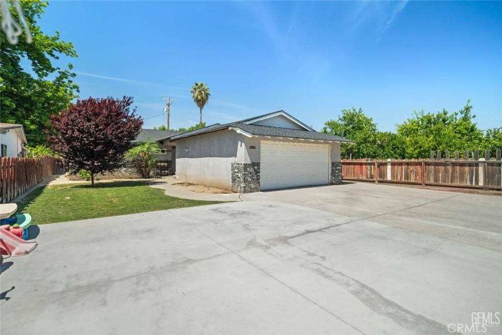 Bakersfield, CA 93304,2608 Temple LN