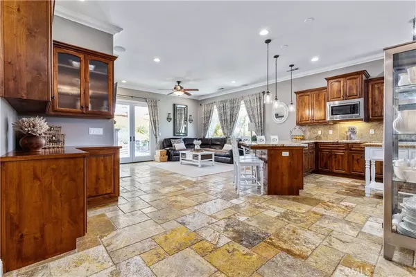 Paso Robles, CA 93446,98 Nutwood CIR