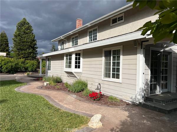Paso Robles, CA 93446,833 Rolling Hills RD