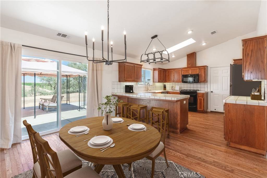 Paso Robles, CA 93446,5335 Play Doe LN