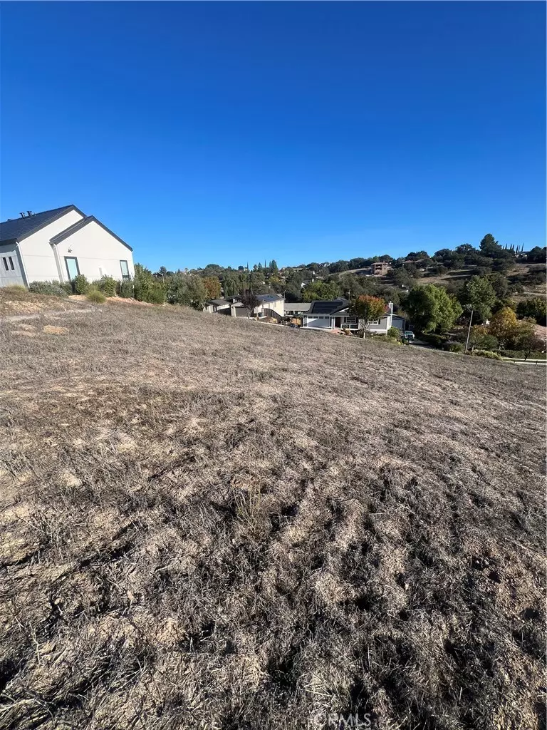 Paso Robles, CA 93446,304 Maplewood CT