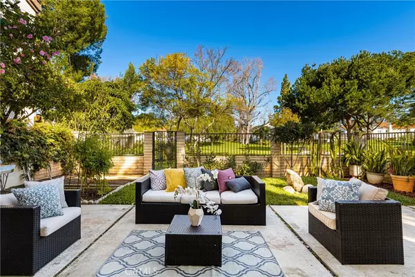 Irvine, CA 92612,4625 Green Tree LN