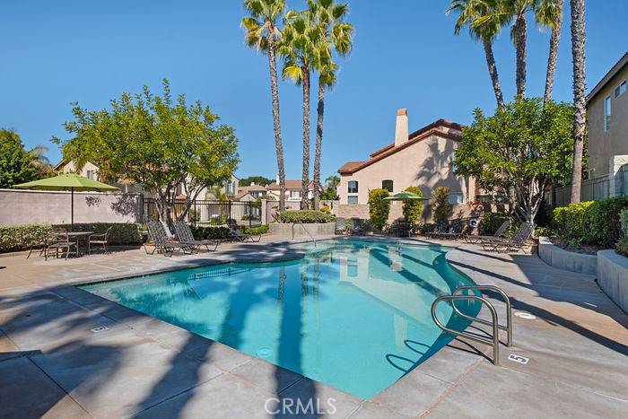 Aliso Viejo, CA 92656,27 Via Carisma