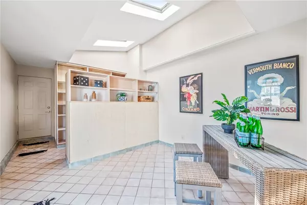 Huntington Beach, CA 92646,21312 Cupar LN