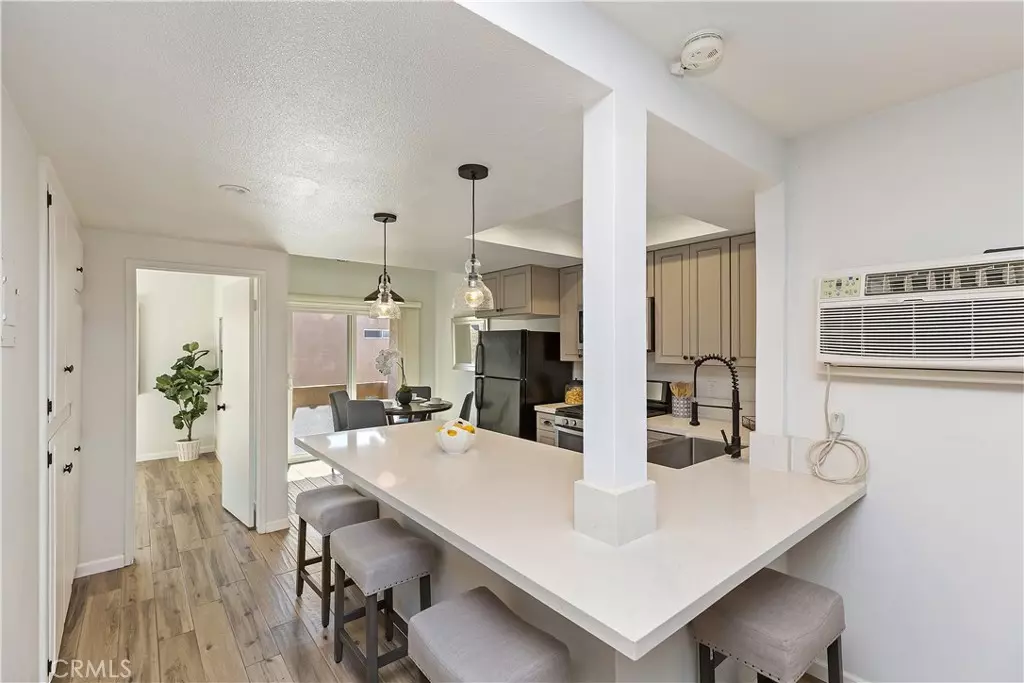 Tustin, CA 92780,13722 Red Hill AVE #4