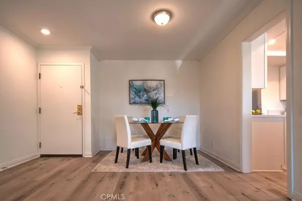 Irvine, CA 92618,2111 Apricot DR #2111