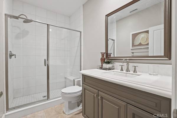 Irvine, CA 92618,210 Radial