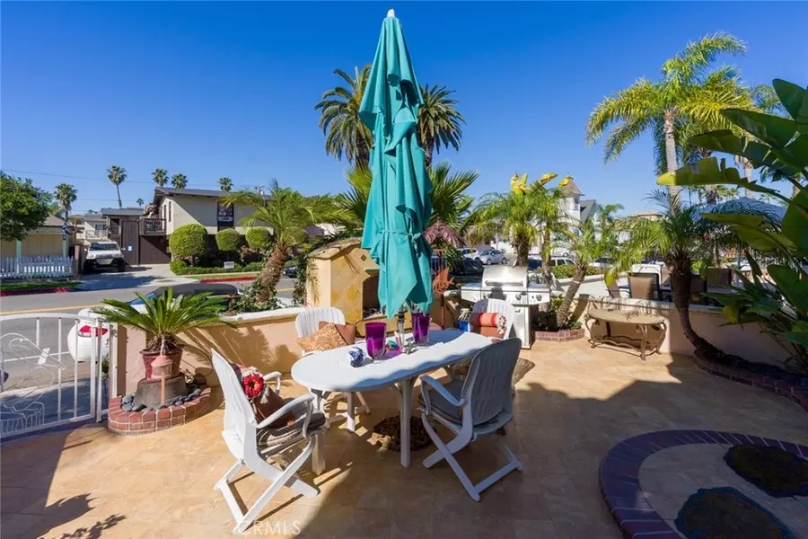 320 6th ST, Huntington Beach, CA 92648