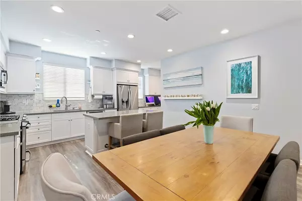 Tustin, CA 92780,331 Vintage WAY