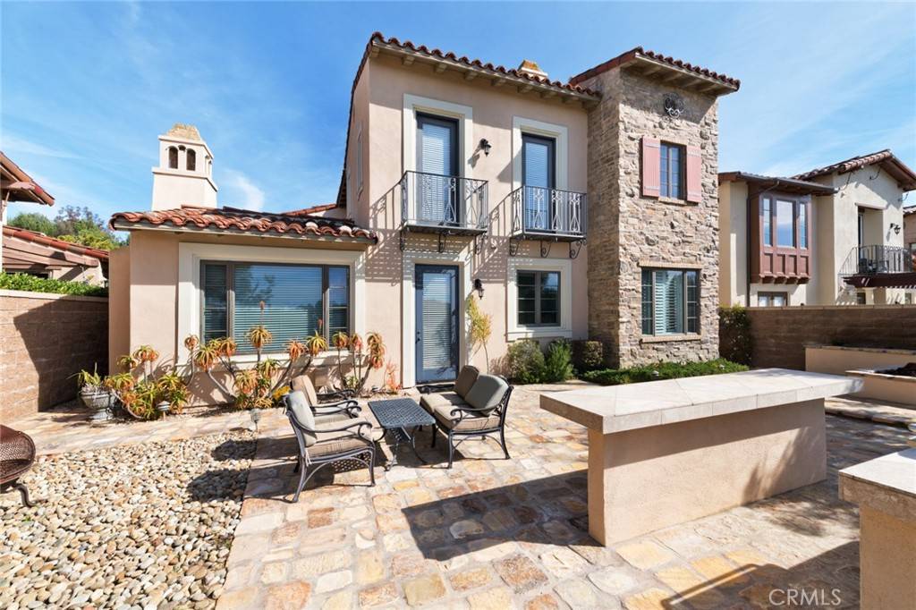 Irvine, CA 92603,33 ROSE TRELLIS