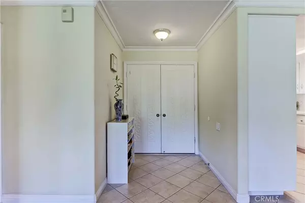 Laguna Woods, CA 92637,2389 Via Mariposa W #2H