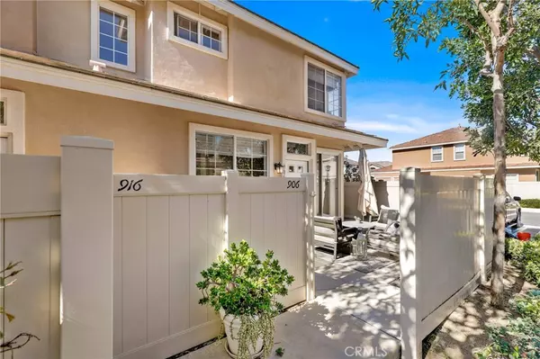 Anaheim Hills, CA 92808,906 S Boulder PL