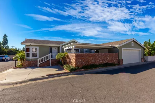 Laguna Hills, CA 92653,23301 Ridge Route DR #30
