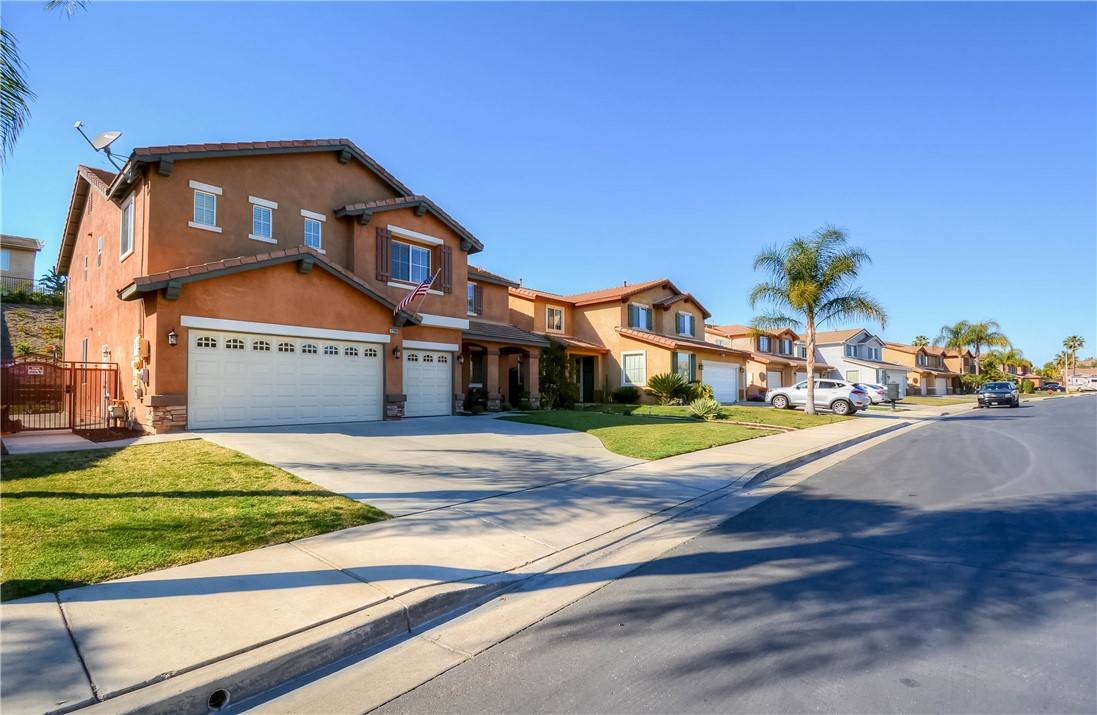 Riverside, CA 92503,17289 Woodentree LN